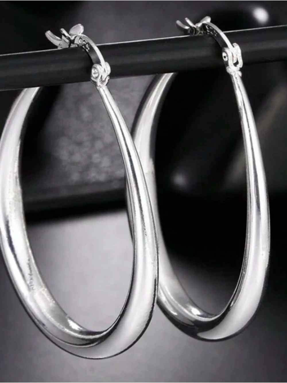 Silver Hoop Earrings – Sleek Women’s Jewelry